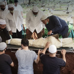 Advice for families on washing, shrouding, funeral, and burial