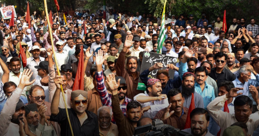 Islamabad is in lockdown, what's behind the huge Pakistani protests